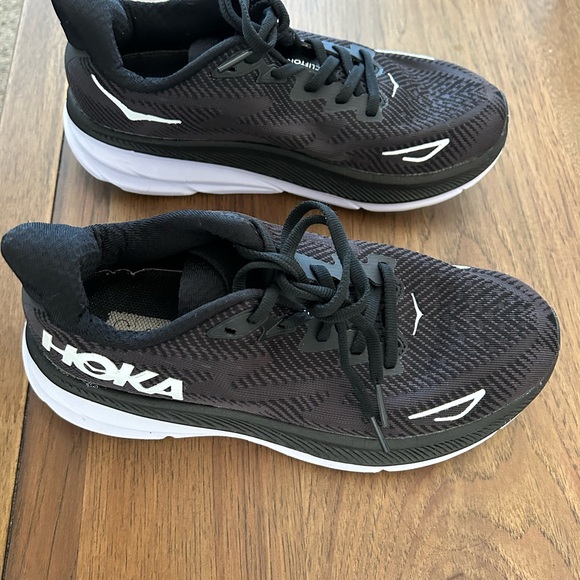 Hoka Black and White Clifton 9 Athletic Shoes - Picture 2 of 8